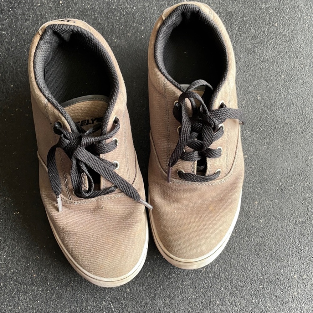 Heely shoes, with wheels youth size 6